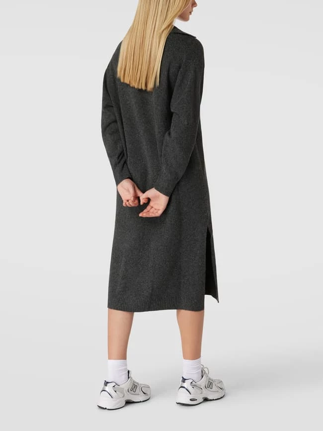 REVIEW Strickkleid Mit V-Ausschnitt - Anthrazit Meliert 5 REVIEW Strickkleid Mit V-Ausschnitt - Anthrazit Meliert – Bild 5