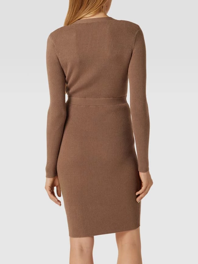 Guess Knielanges Strickkleid In Wickel-Optik Modell 'ALEXANDRA' - Taupe 5 Guess Knielanges Strickkleid In Wickel-Optik Modell 'ALEXANDRA' - Taupe – Bild 5
