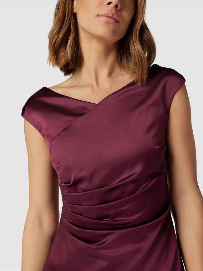 Swing Cocktailkleid Mit Gelegten Falten - Bordeaux Rot 3 Swing Cocktailkleid Mit Gelegten Falten - Bordeaux Rot – Bild 3