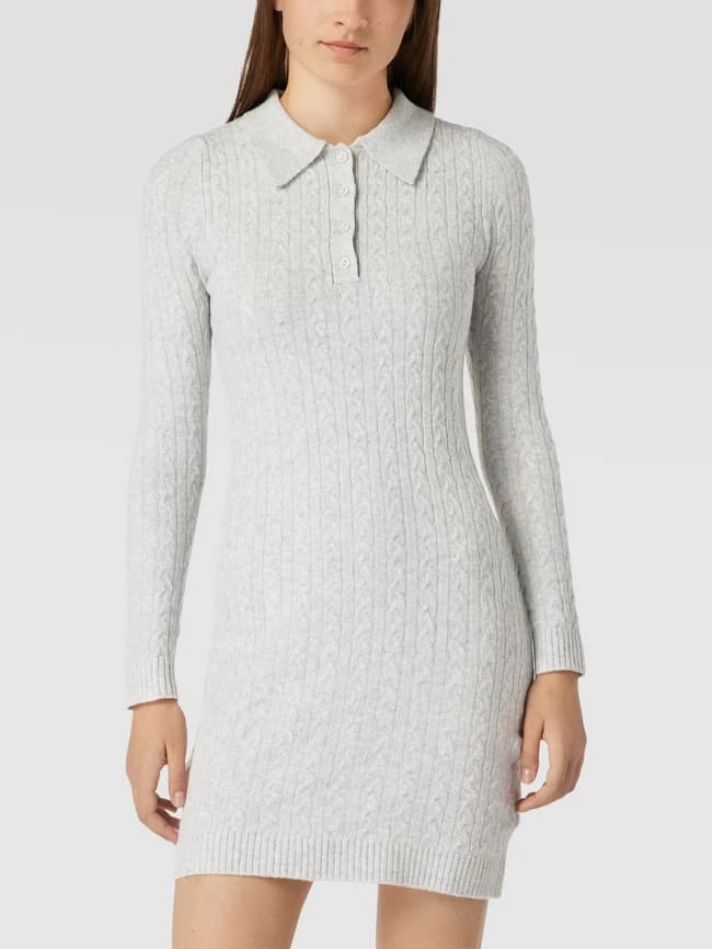REVIEW Strickkleid Mit Zopfmuster - Hellgrau Meliert 4 REVIEW Strickkleid Mit Zopfmuster - Hellgrau Meliert – Bild 4