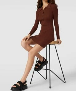 REVIEW Strickkleid Mit Umlegekragen - Schokobraun