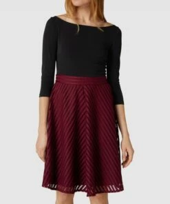 Swing Cocktailkleid In Two-Tone-Machart - Bordeaux Rot 8 Swing Cocktailkleid In Two-Tone-Machart - Bordeaux Rot -Rock Geschäft 6t734cimah1jghi170sj6khhad45cda29kqkohq9759j4c238taj2iamakrk8d29a554ck9p8gsk6jimad3jadr371ij8d9n6csj8phk6dh6ae32c8ojid1n6osjcopl6tgjac8