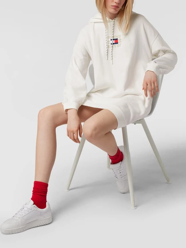 Tommy Jeans Sweatkleid In Minilänge Mit Label-Stitching - Offwhite 1 Tommy Jeans Sweatkleid In Minilänge Mit Label-Stitching - Offwhite
