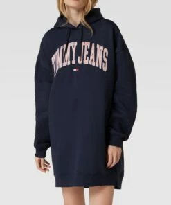 Tommy Jeans Sweatkleid Mit Label-Stitching Modell 'COLLEGIATE' - Marineblau -Rock Geschäft 891kkdhh9kqlcgi28krk6k2b9p35ccqj84q34i2d9spkme27ah932ipp8pak4hq86l1k2jpmala56l9o8so66cr16grjadpic4s3idpkcop6cob56kpm8db5ccrjcc9hc5im4og