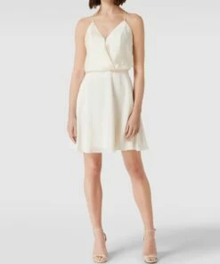 Unique Brautkleid In Wickel-Optik - Ecru