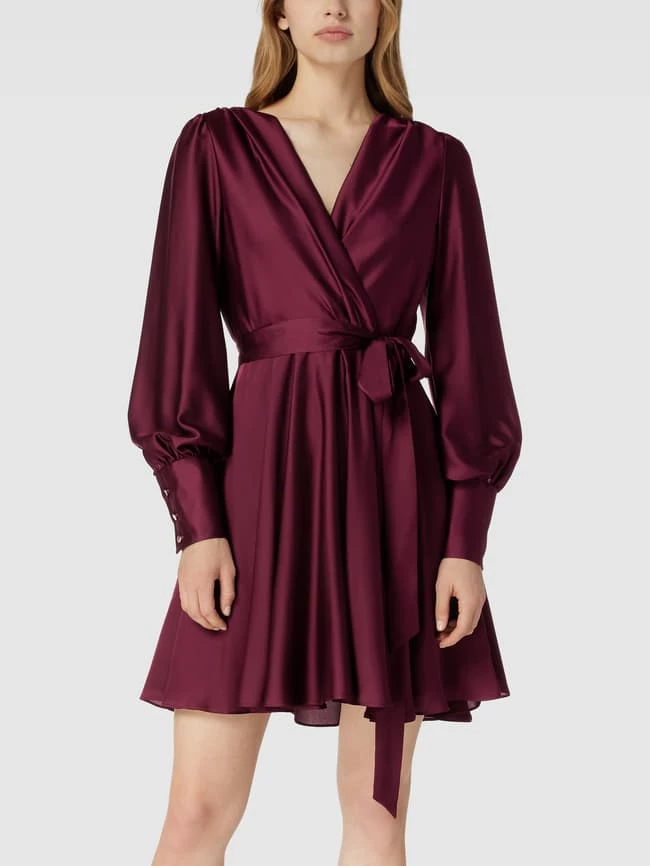 Swing Minikleid Mit Taillenband - Bordeaux Rot 4 Swing Minikleid Mit Taillenband - Bordeaux Rot – Bild 4