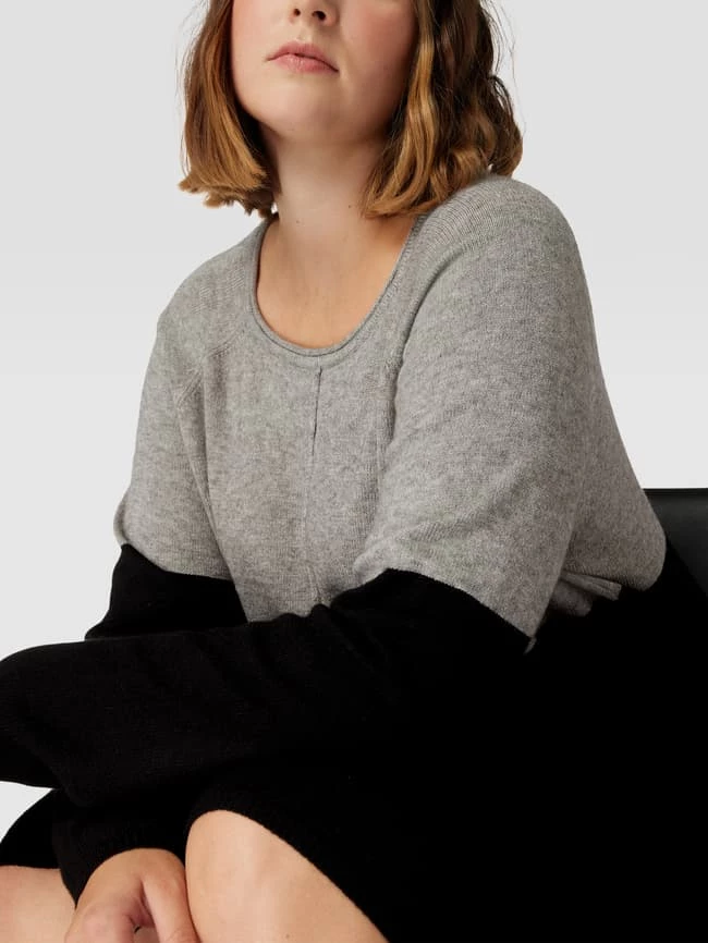 ONLY CARMAKOMA PLUS SIZE Strickkleid In Knielänge Modell 'CARLAURA' - Mittelgrau Meliert 3 ONLY CARMAKOMA PLUS SIZE Strickkleid In Knielänge Modell 'CARLAURA' - Mittelgrau Meliert – Bild 3