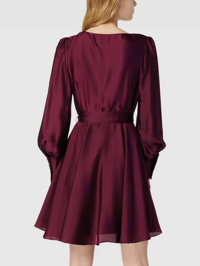 Swing Minikleid Mit Taillenband - Bordeaux Rot 5 Swing Minikleid Mit Taillenband - Bordeaux Rot – Bild 5