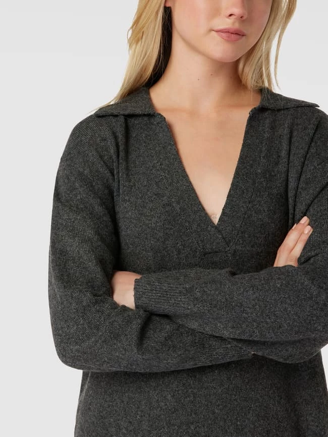 REVIEW Strickkleid Mit V-Ausschnitt - Anthrazit Meliert 3 REVIEW Strickkleid Mit V-Ausschnitt - Anthrazit Meliert – Bild 3