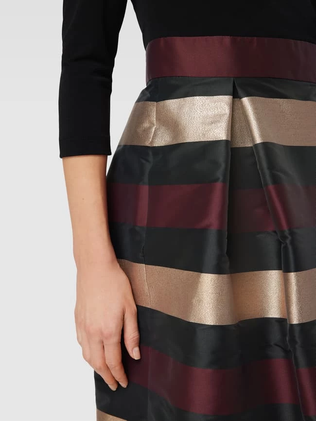 Swing Cocktailkleid Mit Streifenmuster - Bordeaux Rot 3 Swing Cocktailkleid Mit Streifenmuster - Bordeaux Rot – Bild 3