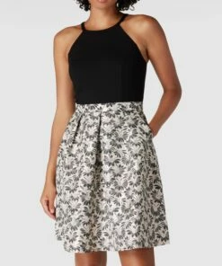 Jake*s Cocktail Cocktailkleid Mit Amerikanischem Ausschnitt - Schwarz -Rock Geschäft a92jiha99gq3cjak8p63gk9k98qjcla18kskkka288sl0la16d550d9j9kr56i9g6sr3elaf64s32e2h9l3j2d9hc4rj8d33c4rmap1k6gp64e1n60rjic3265h6cd1k71h68d8