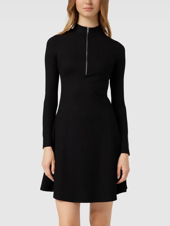 Calvin Klein Jeans Minikleid In Ripp-Optik Mit Stretch-Anteil - Schwarz 4 Calvin Klein Jeans Minikleid In Ripp-Optik Mit Stretch-Anteil - Schwarz – Bild 4