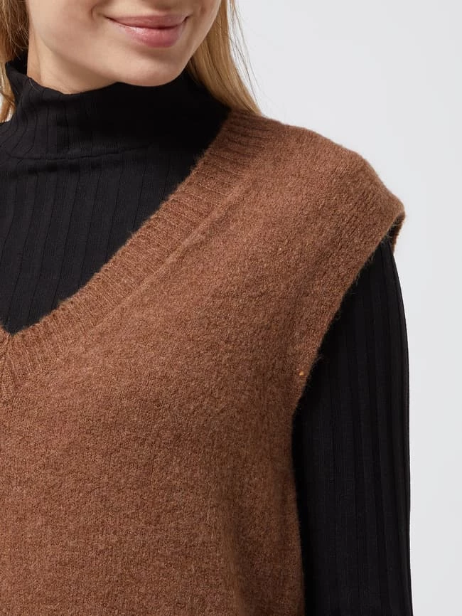 Noisy May Strickkleid Mit V-Ausschnitt Modell 'Son' - Camel 3 Noisy May Strickkleid Mit V-Ausschnitt Modell 'Son' - Camel – Bild 3